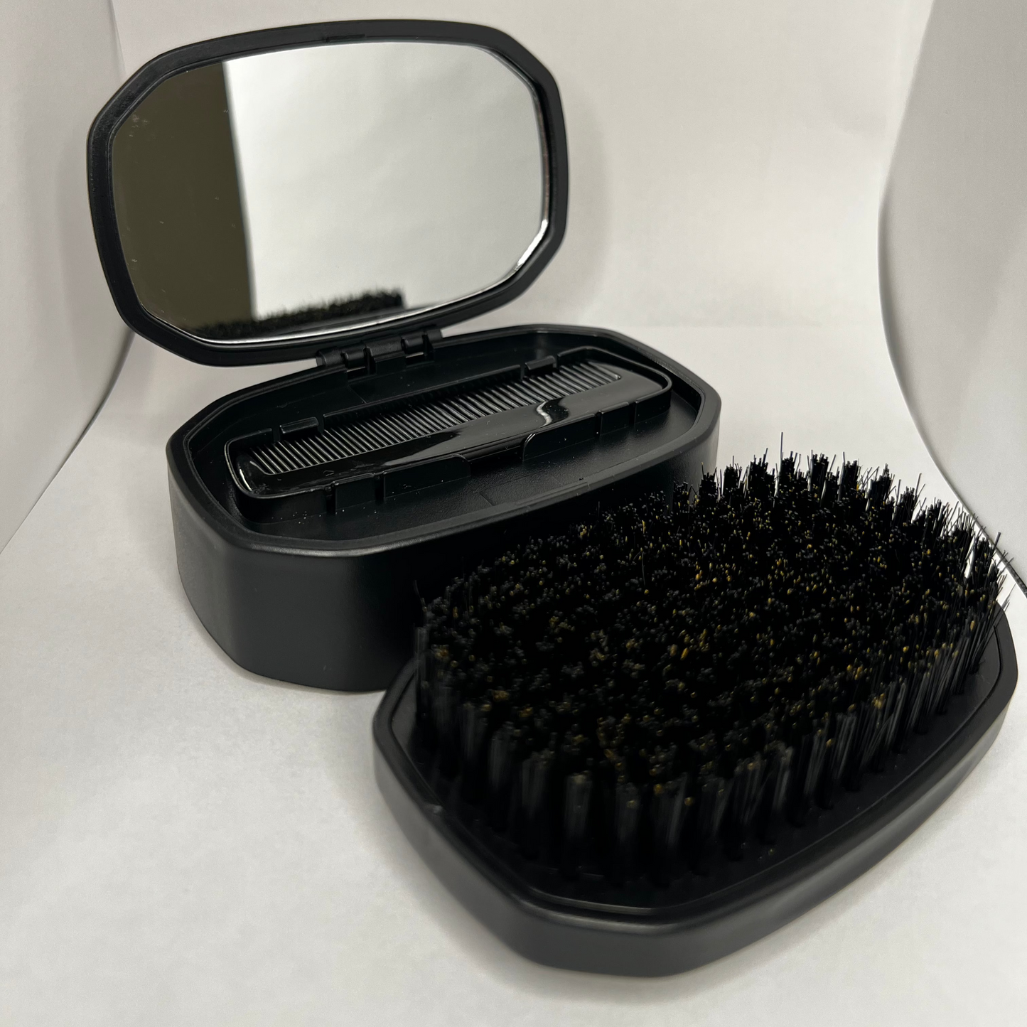 For Those At The Front Compact Grooming Set