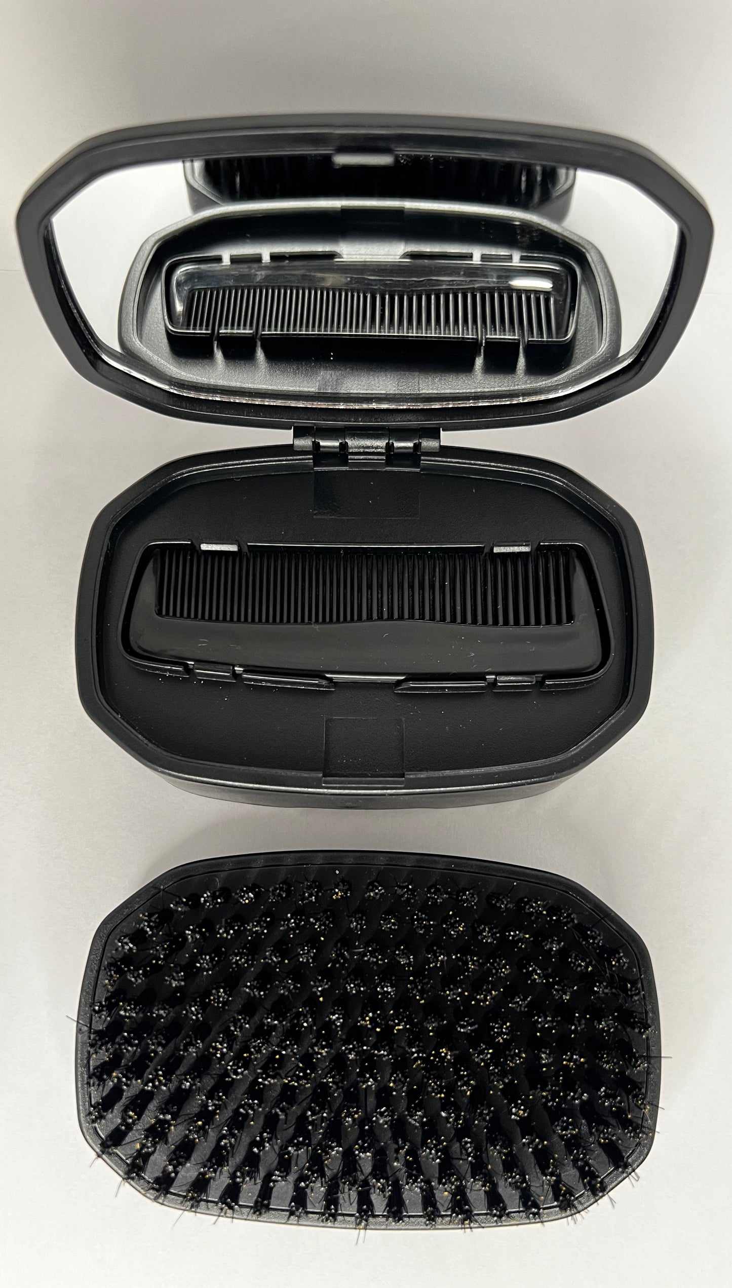 For Those At The Front Compact Grooming Set