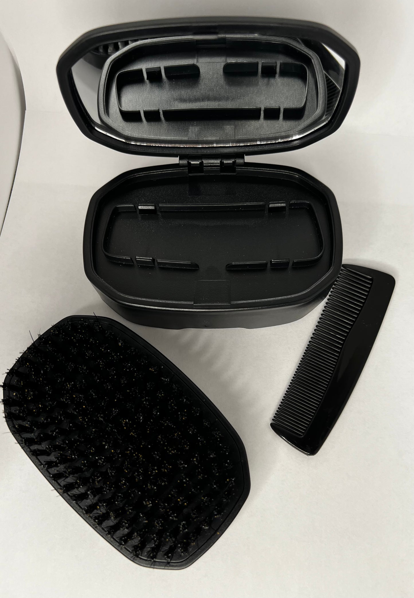 For Those At The Front Compact Grooming Set