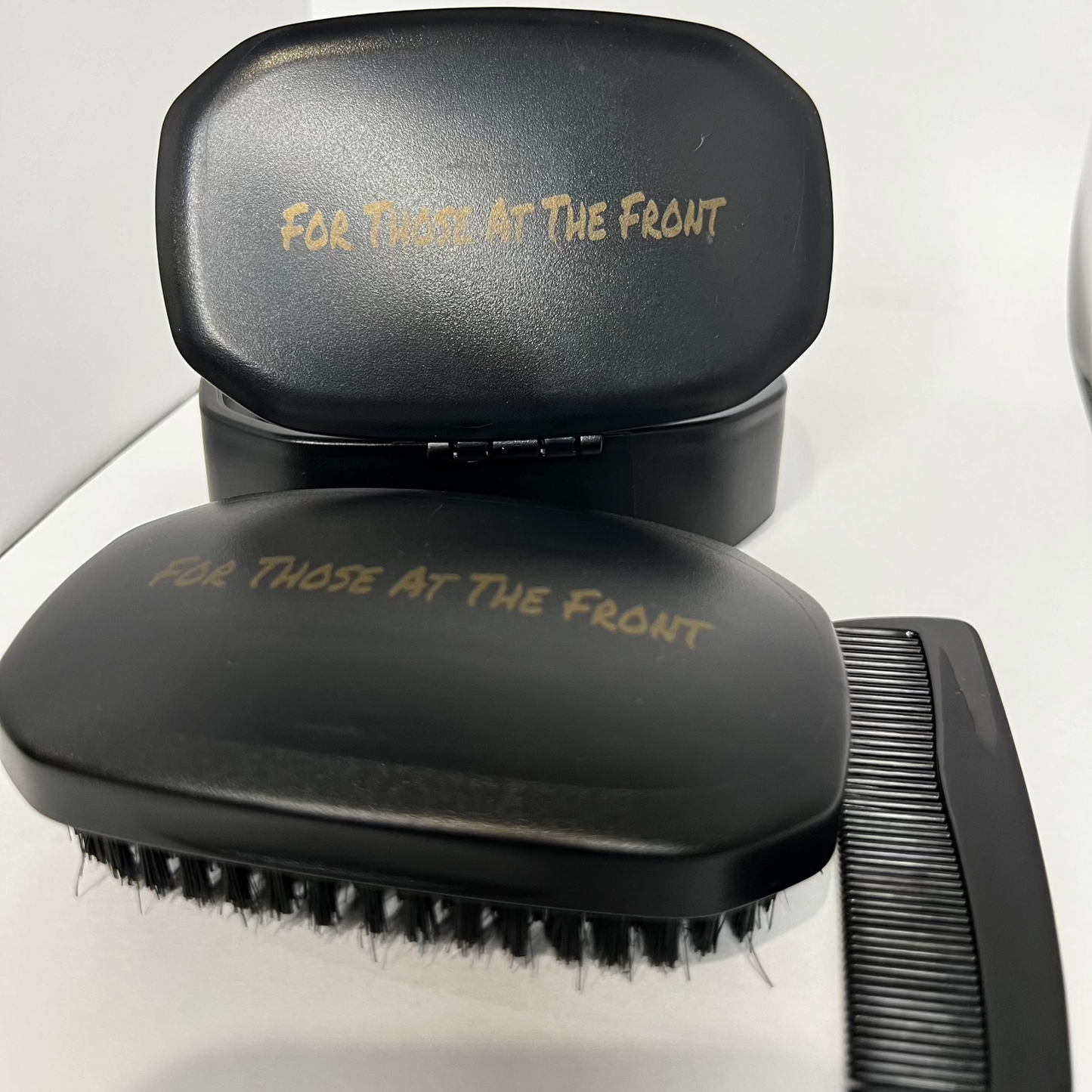 For Those At The Front Compact Grooming Set