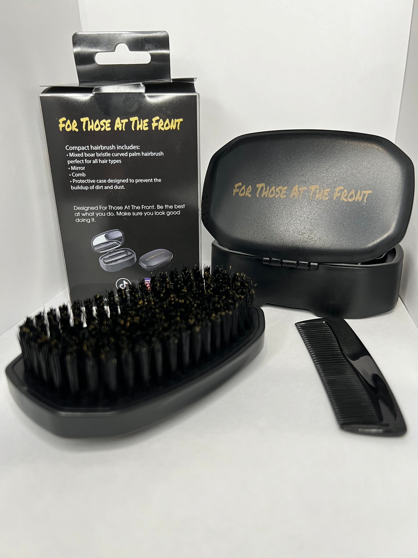 For Those At The Front Compact Grooming Set