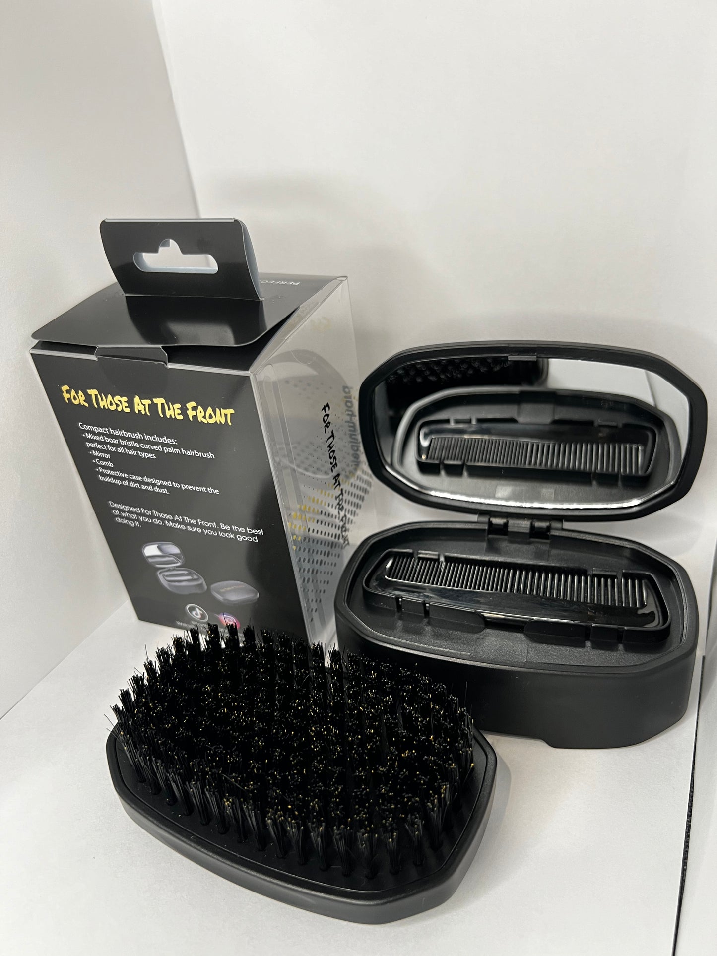 For Those At The Front Compact Grooming Set